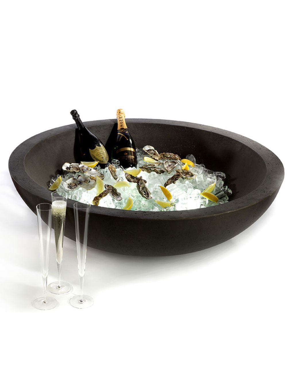 ZIEHER LED light in white, inside a Konkret bowl with oysters and champagne