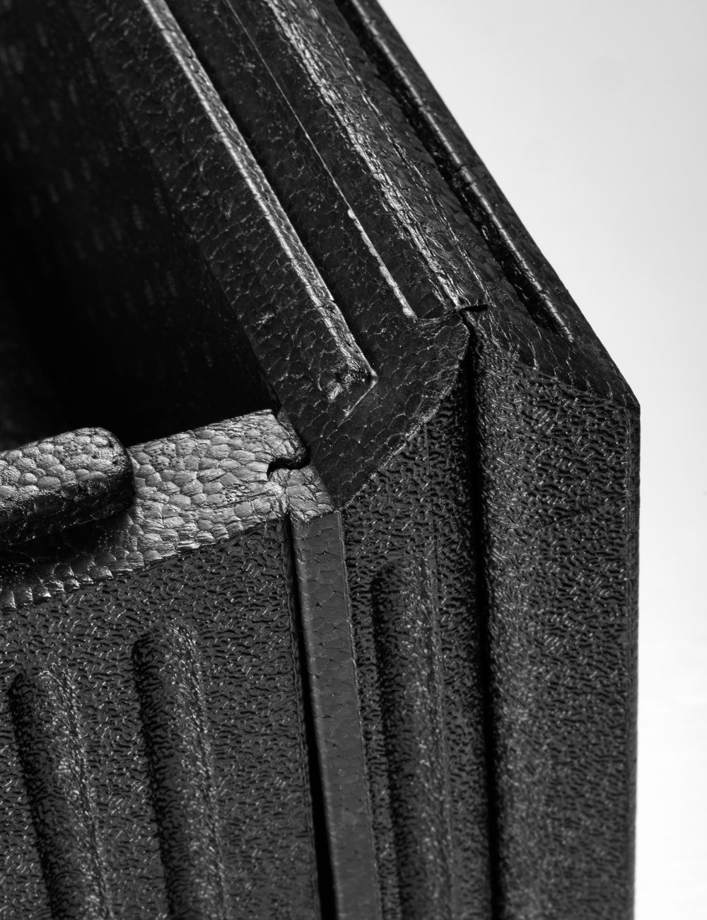 Pavoni Thermobox Foldable - detail of the sides interlocking design and reinforcement of folding cover