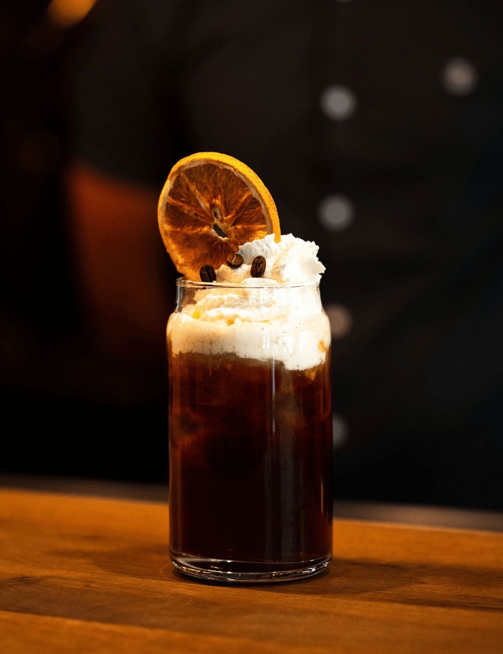 Cocktail garni d'une tranche de citron séchée FRONA