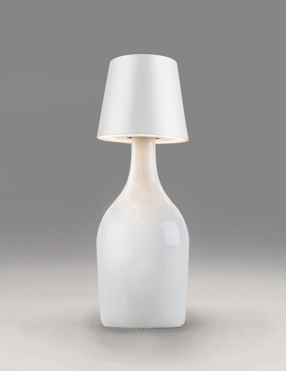Cordless table lighting adaptable to bottles and decanters - in white