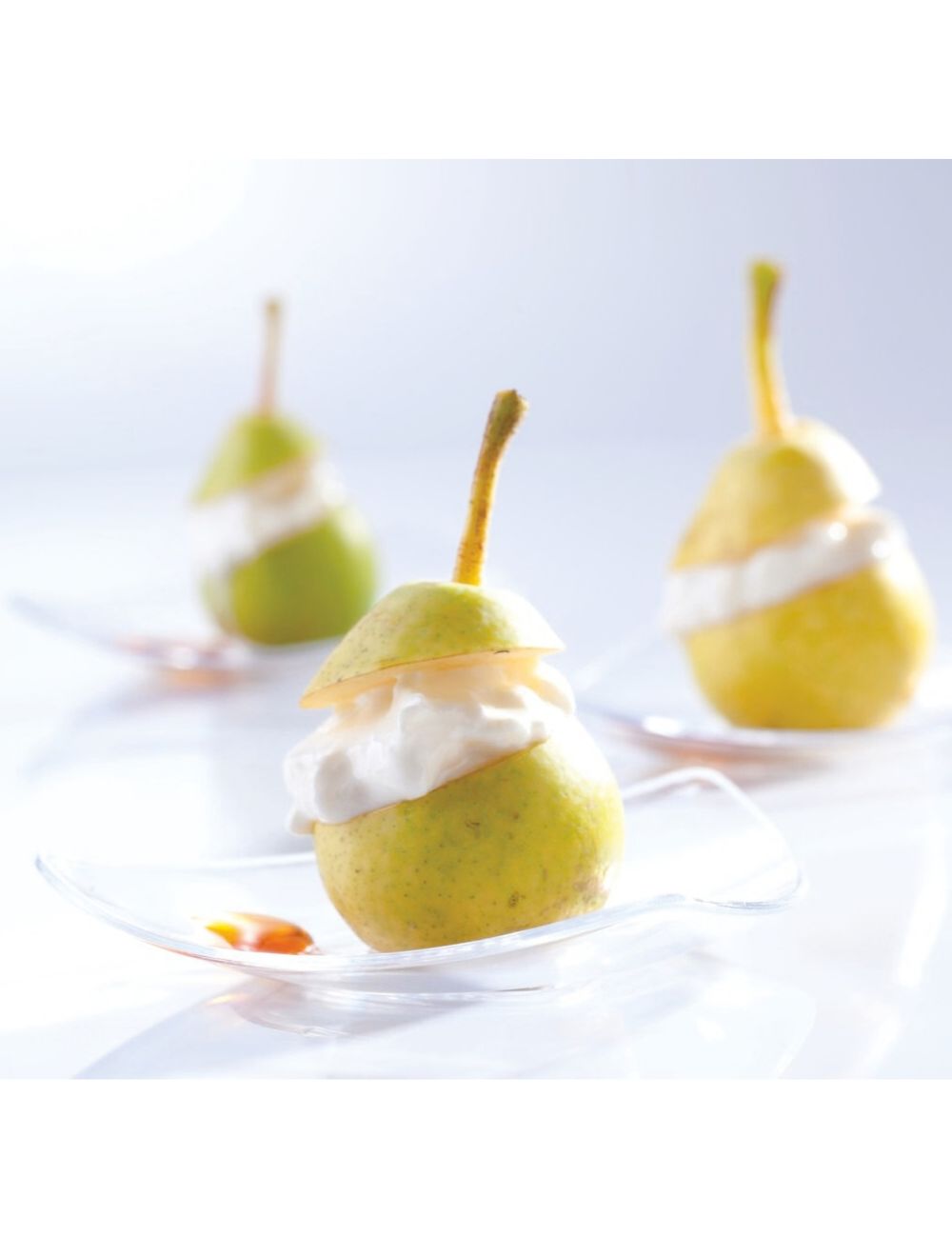 Assiettes de dégustation Coupelle plate en polystyrène garnies de poires pochées à la crème, PADERNO